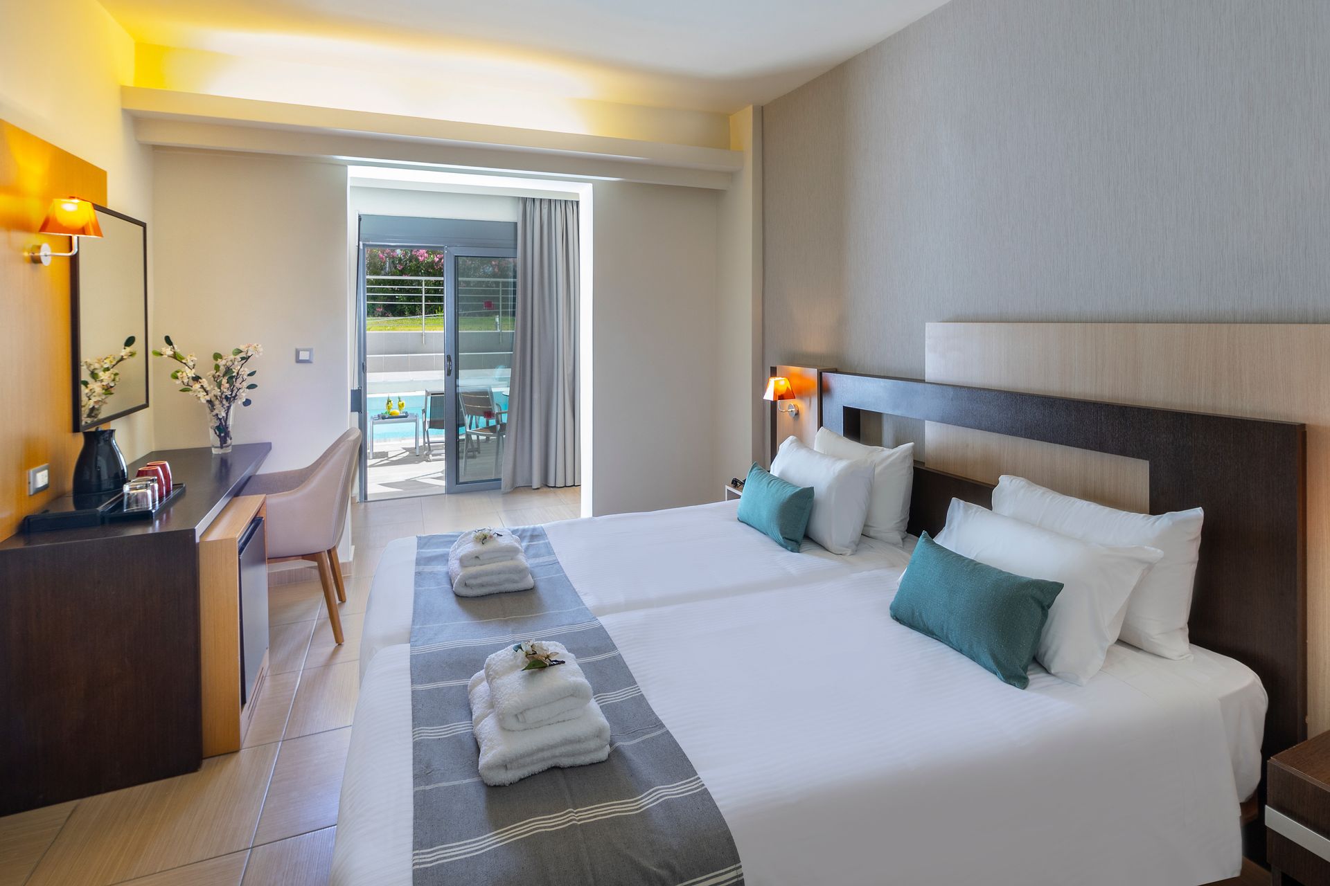 Swim Up Suite - Two Swim Up Rooms Interconnected)