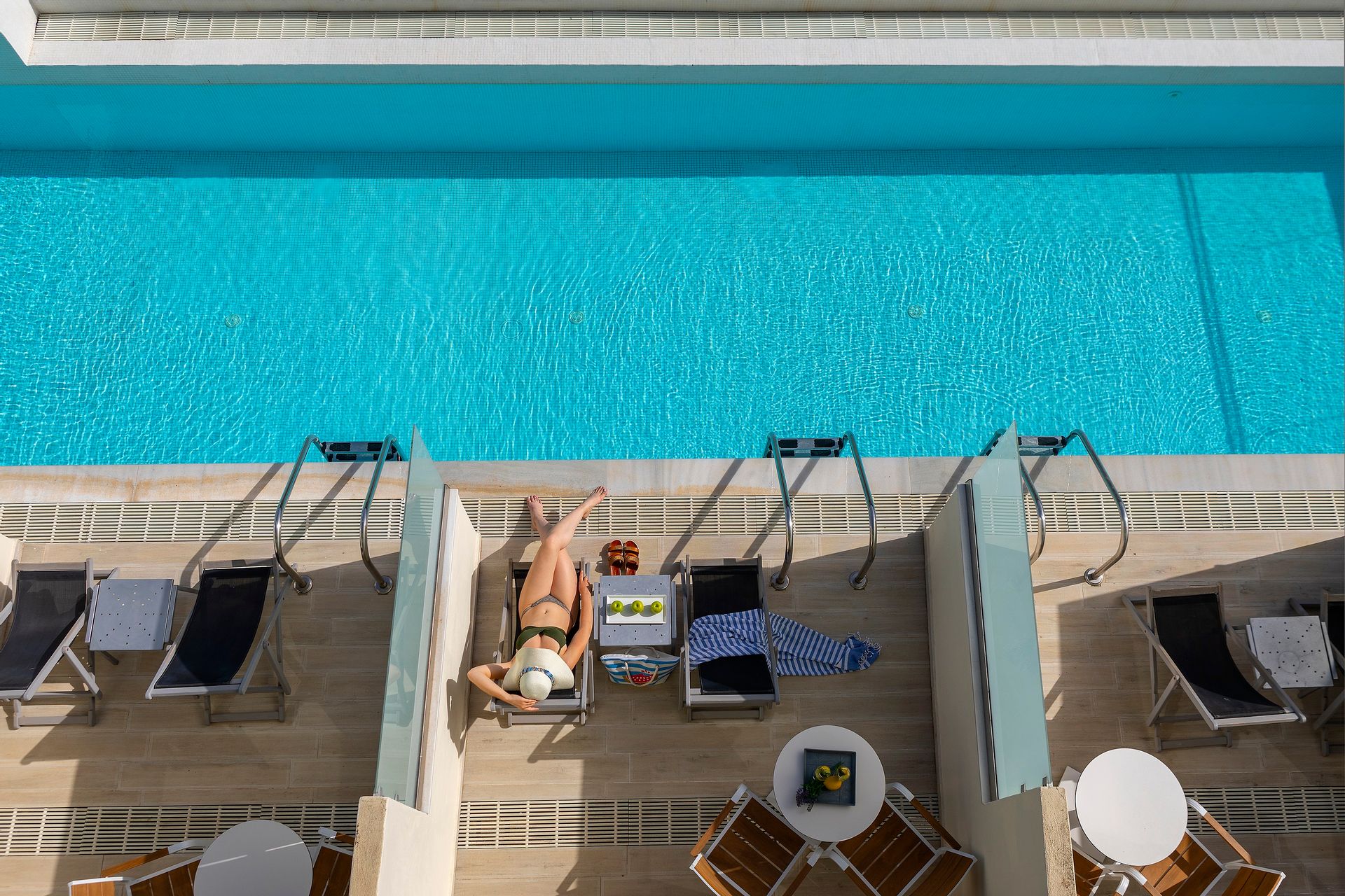 Deluxe Swim Up Suite - Two Deluxe Swim Up Rooms Interconnected