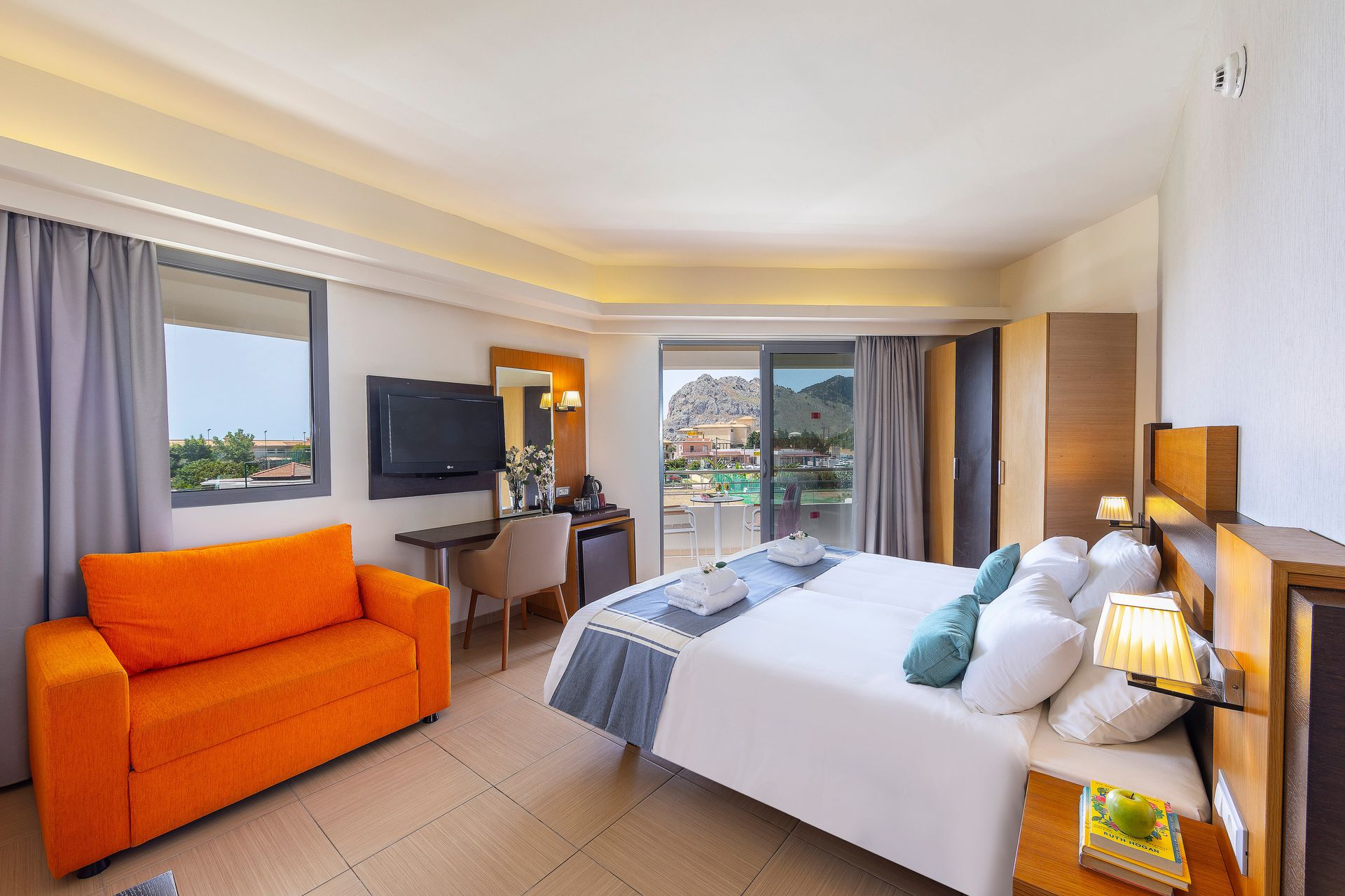 Twin Room with Pool and Sea View