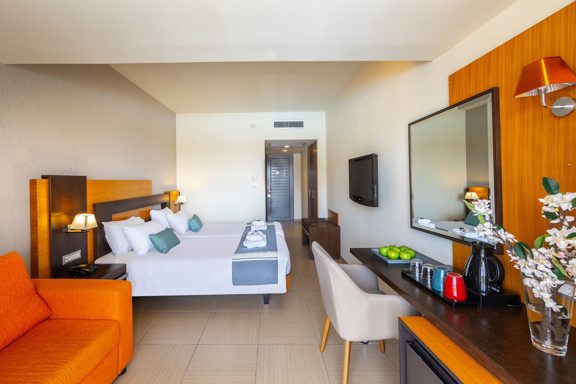 Twin Room with Pool view