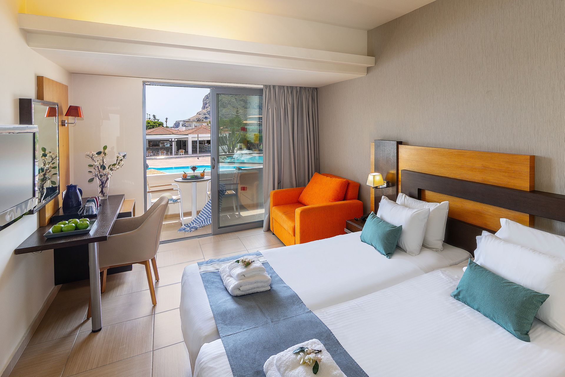 Twin Room with Pool view