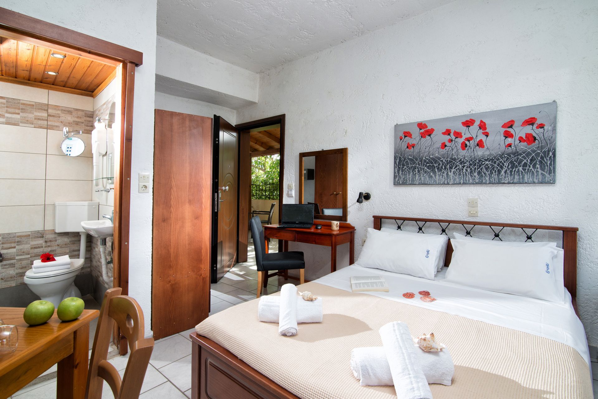 Studio with Sea or Mountain View