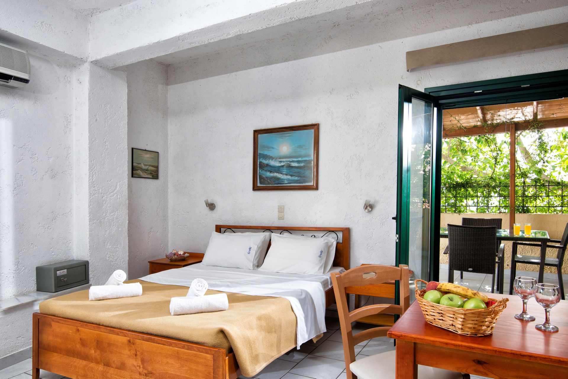 Studio with Sea or Mountain View