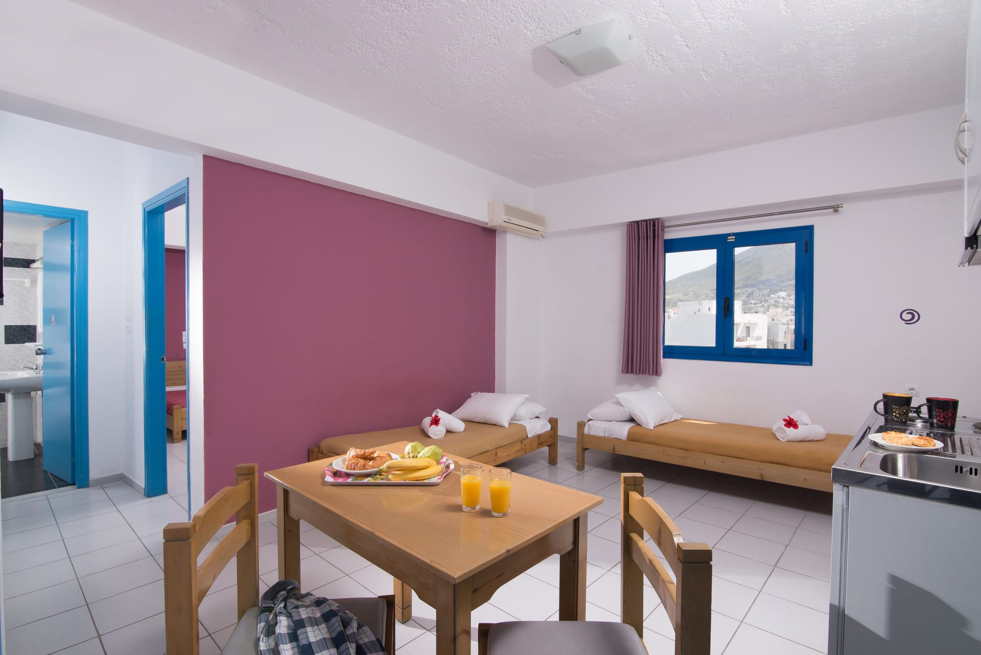 One Bedroom Apartment with Mountain View