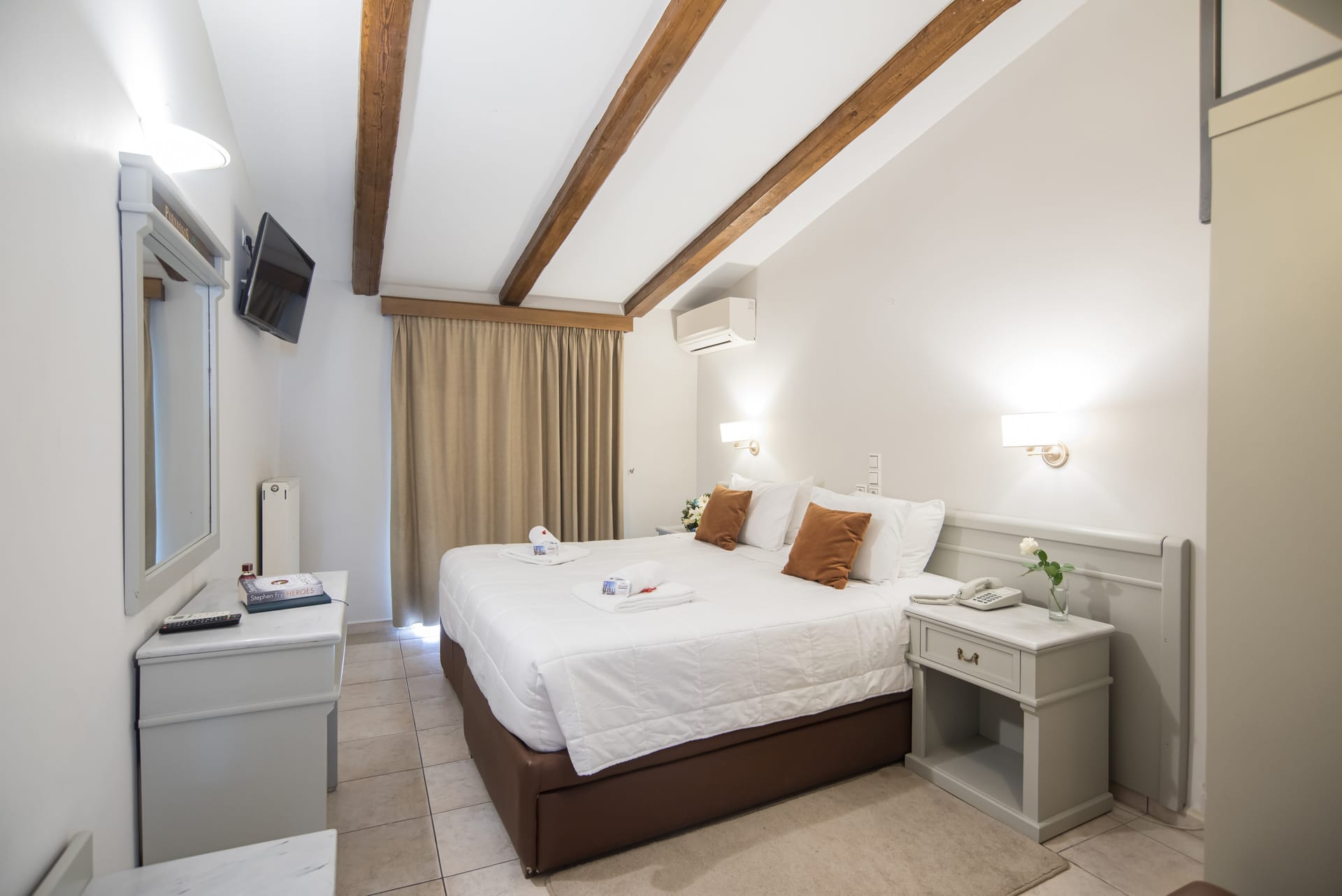 Superior Double or Twin Room with Balcony and Mountain view