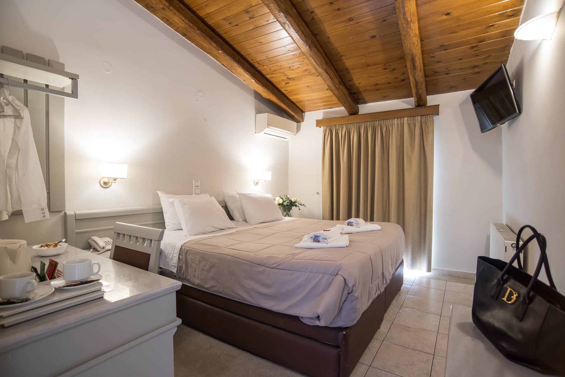 Family Suite interconnecting with Balcony and Mountain view