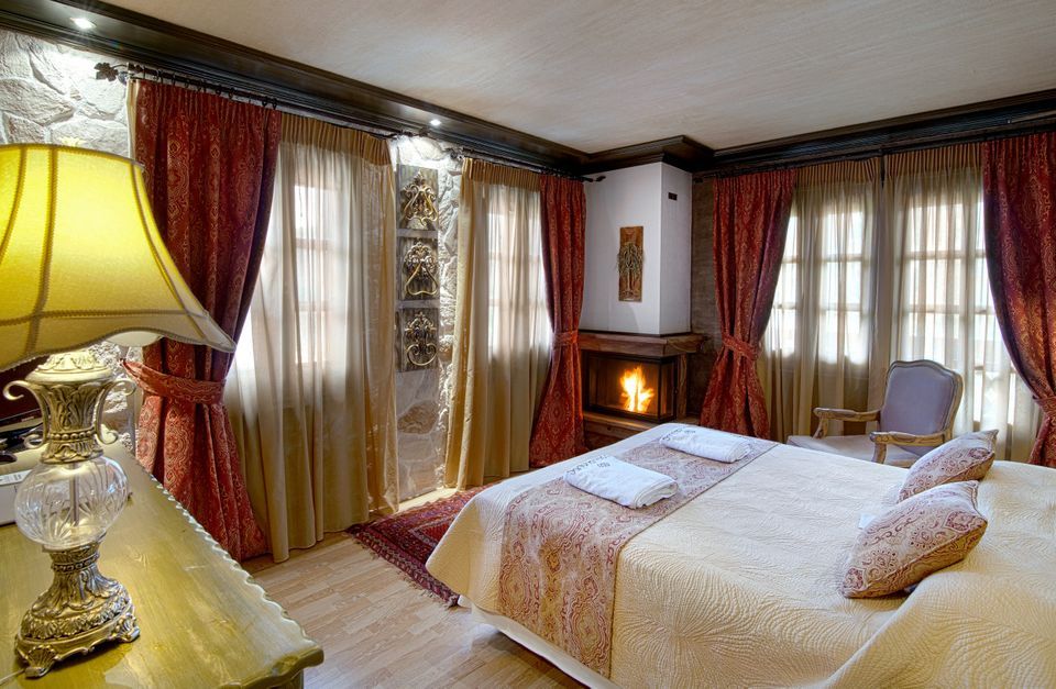 Deluxe Double Room with Fireplace &amp; Mountain View [Willow | Maple |  Plane Tree |  Beech |