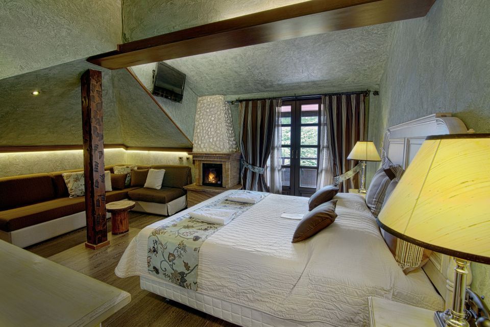 Junior Suite with Fireplace & Mountain View [Juniper | Spruce | Myrtle | Birch]