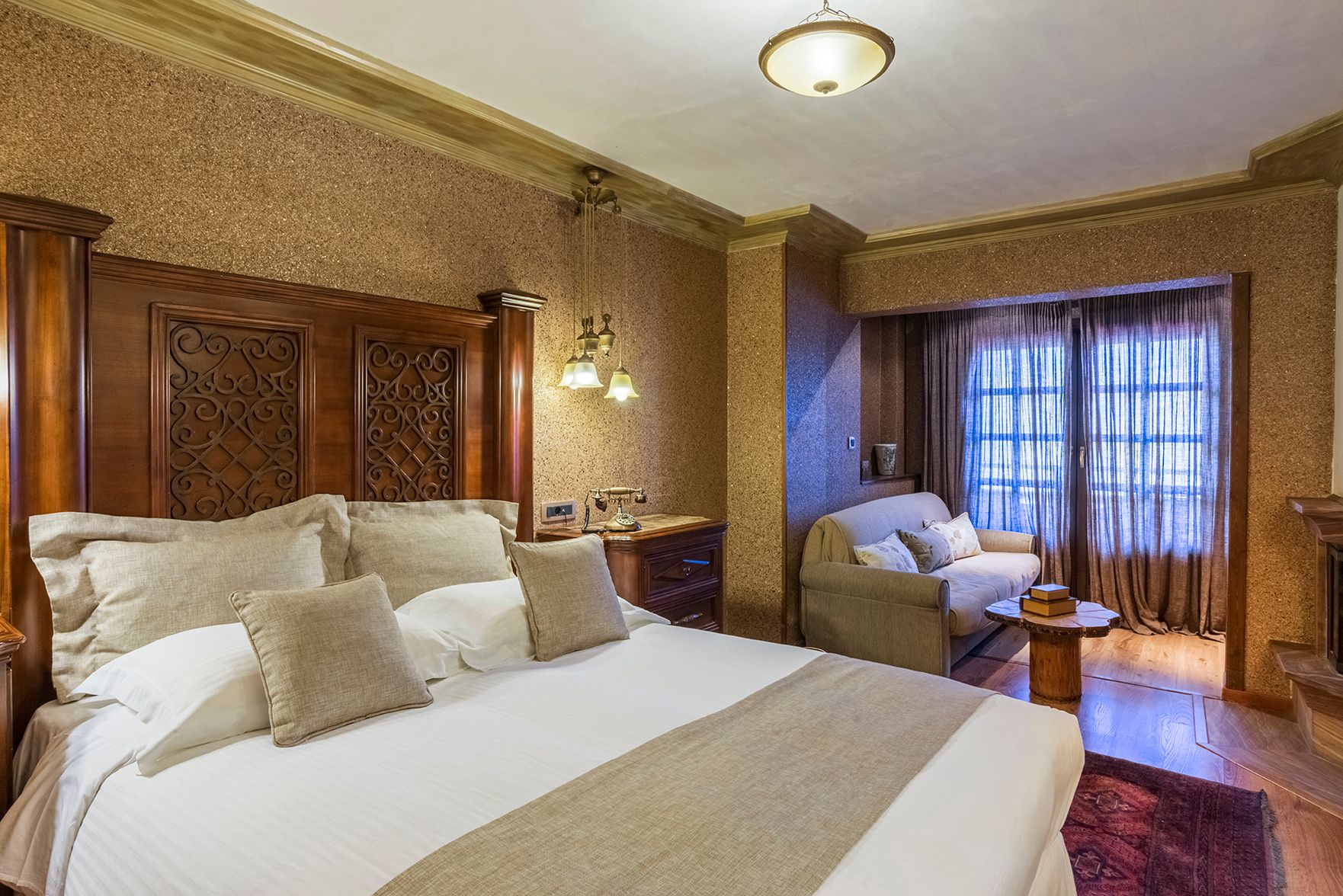 Deluxe family room with fireplace and mountain view ( Walnut | Oak )