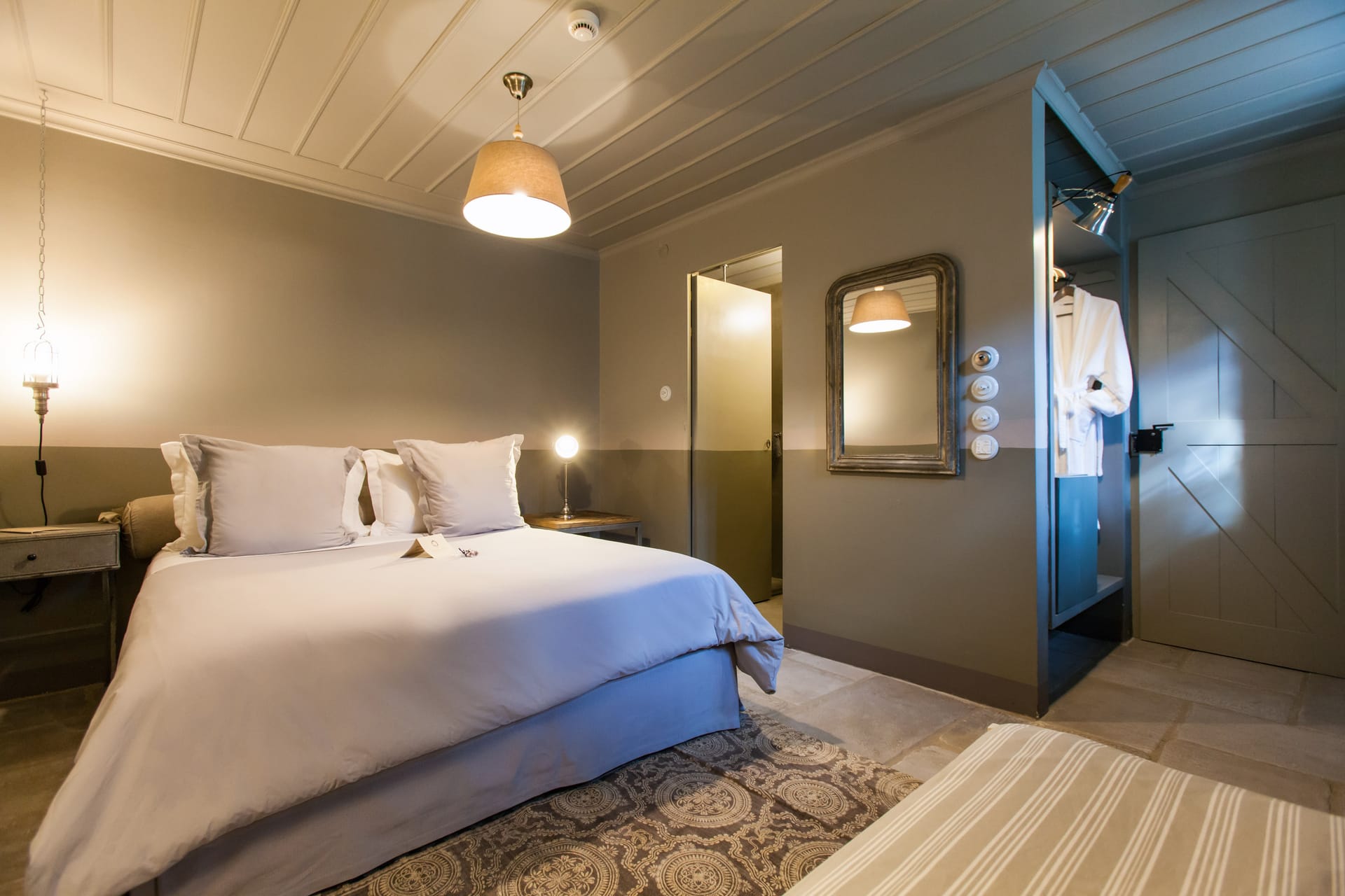 Standard Suite- Khaki Room