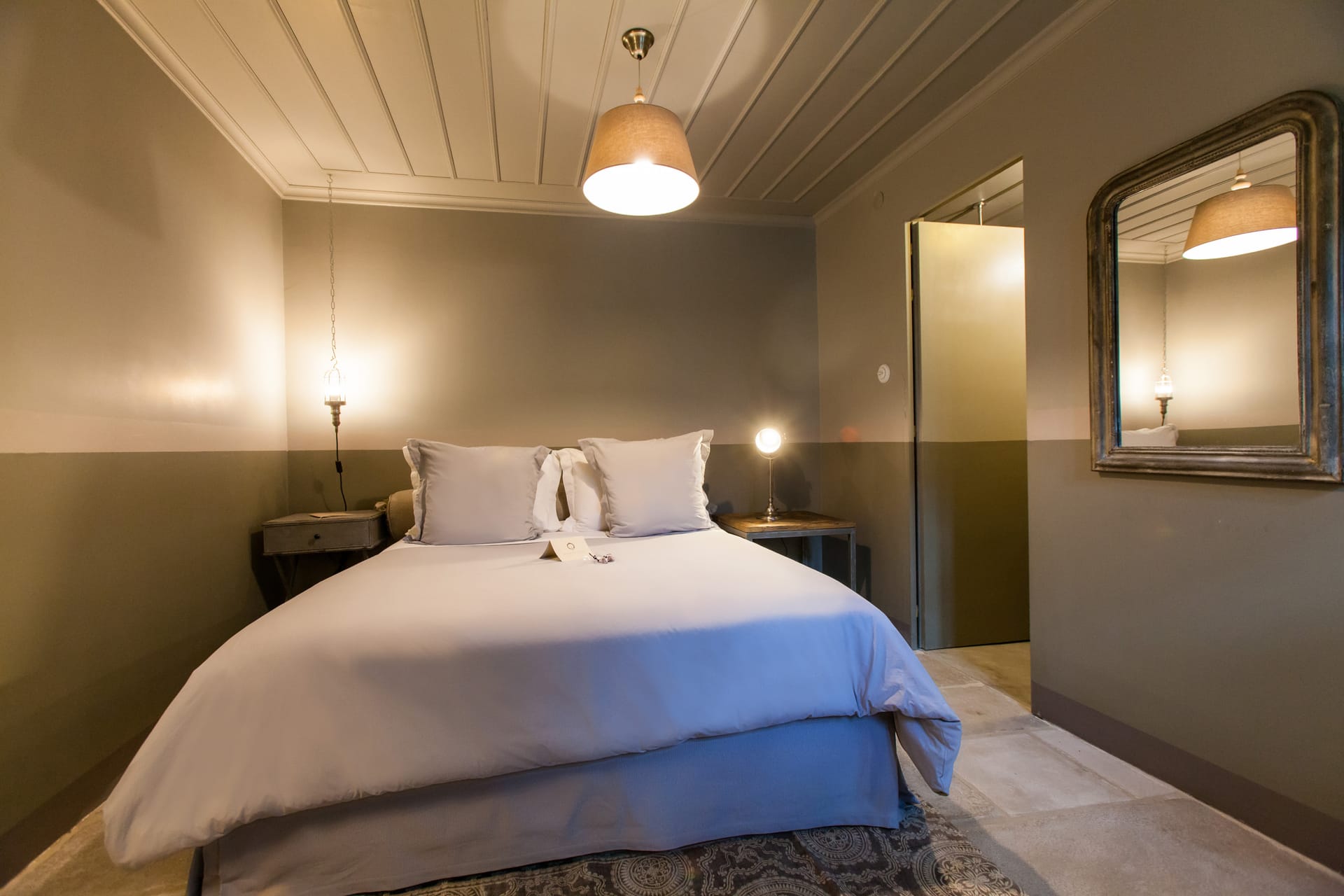 Standard Suite- Khaki Room