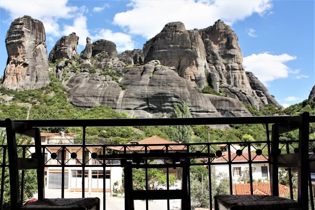 Double Room with Balcony and Meteora View