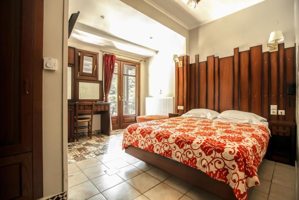 Double Room with Balcony and Meteora View