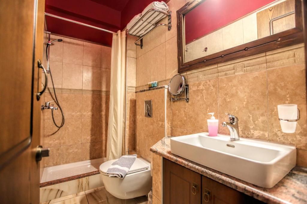 Double Room with Balcony and Meteora View