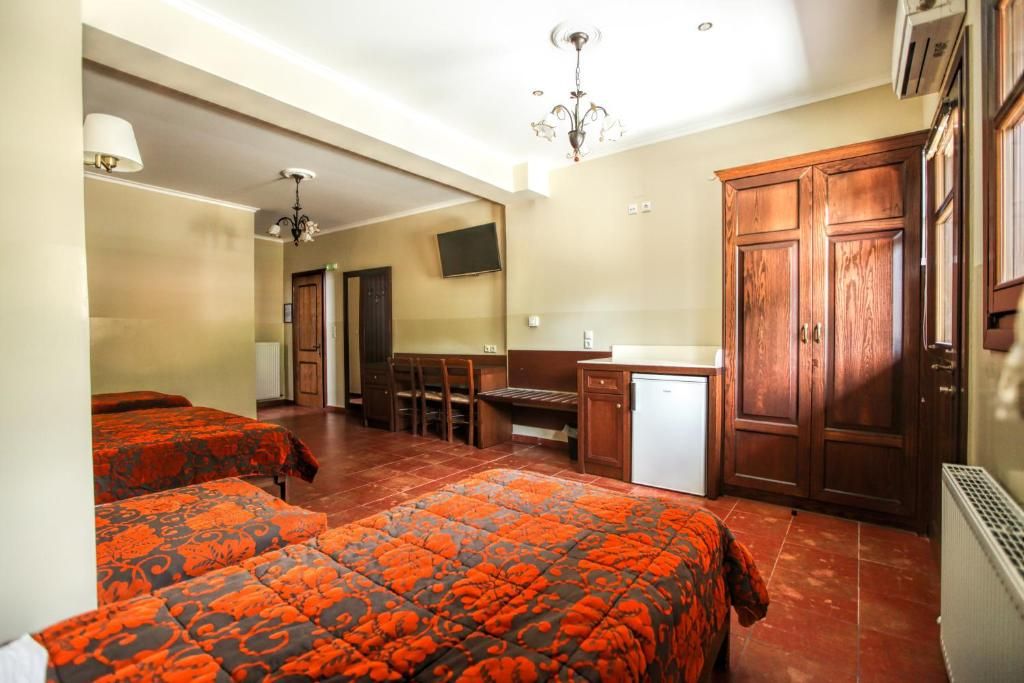 Quadruple Room with Balcony and Meteora View