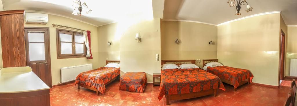 Quadruple Room with Balcony and Meteora View