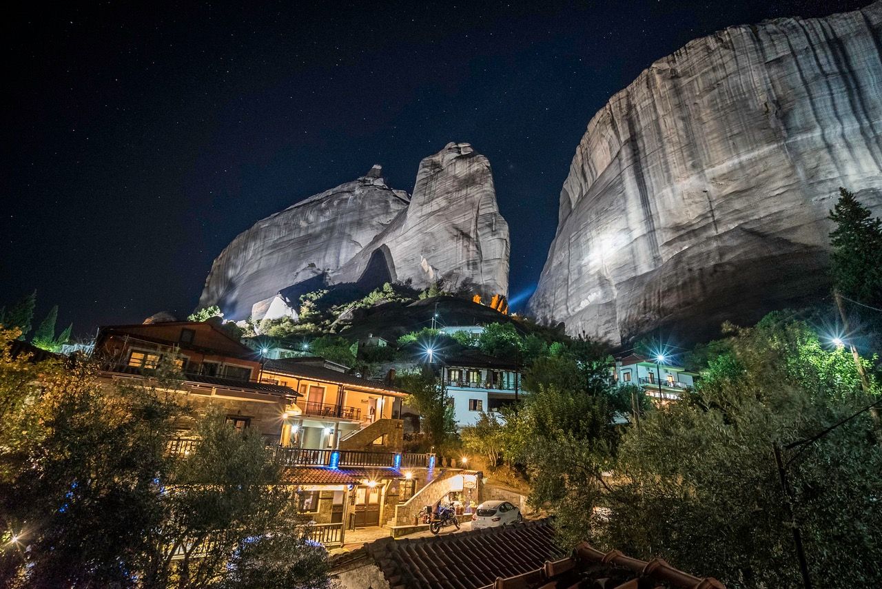 Family Apartment with Balcony and Meteora View