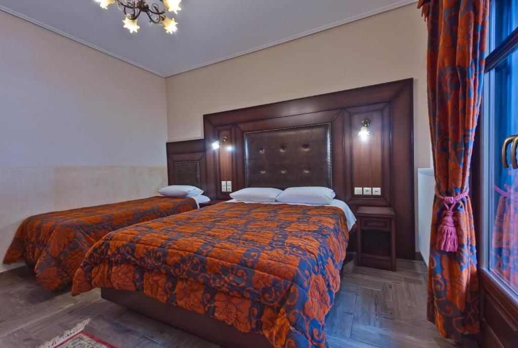 Family Apartment with Balcony and Meteora View