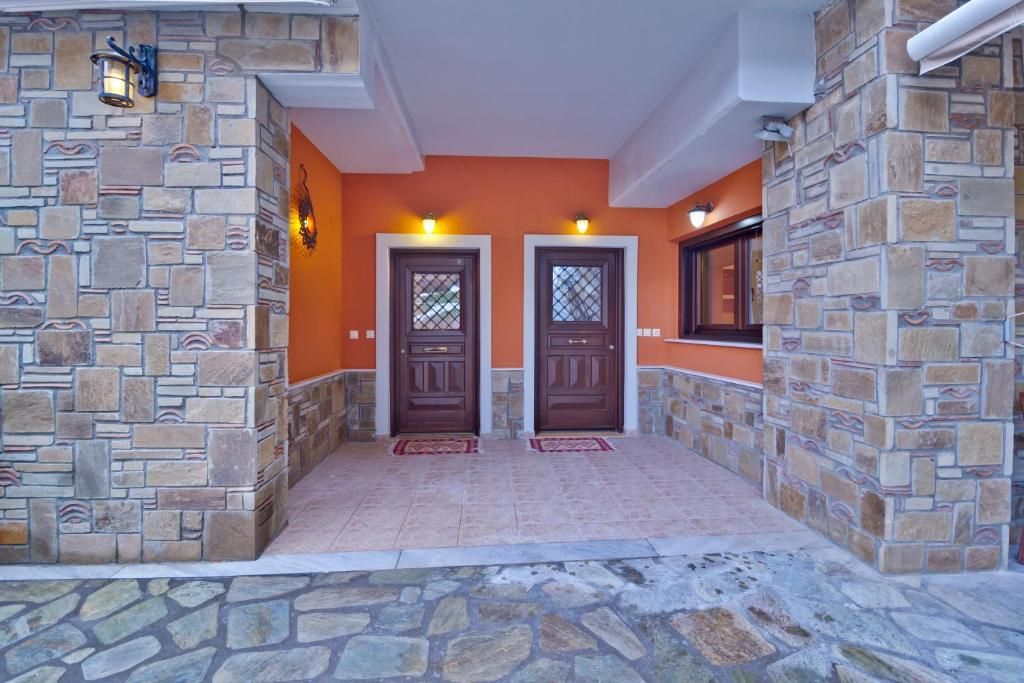 Family Apartment with Balcony and Meteora View