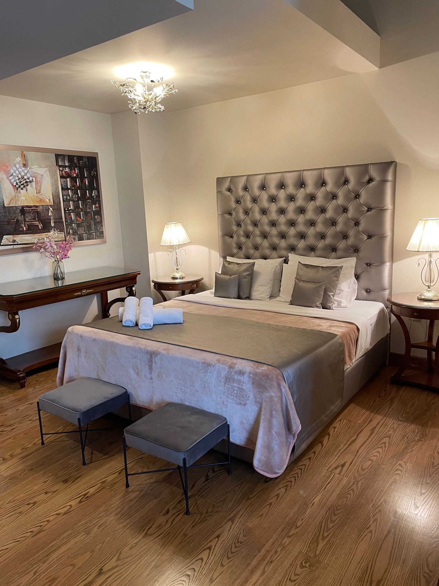 Honeymoon Suite