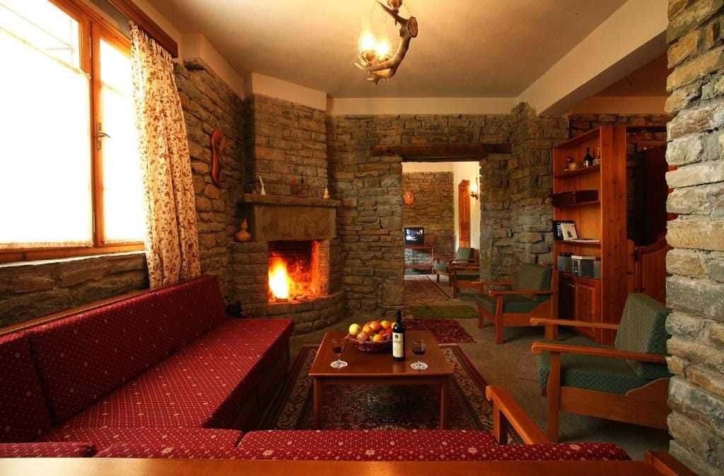 4-Bedroom ''Villa Bourazani''