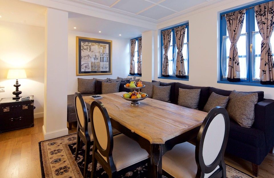 Deluxe Suite with Fireplace – 50 sq.m.