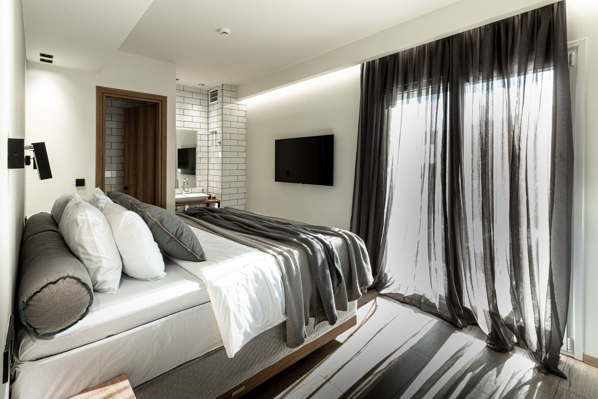 Penthouse Suite with Private Hot Tub and Sea View