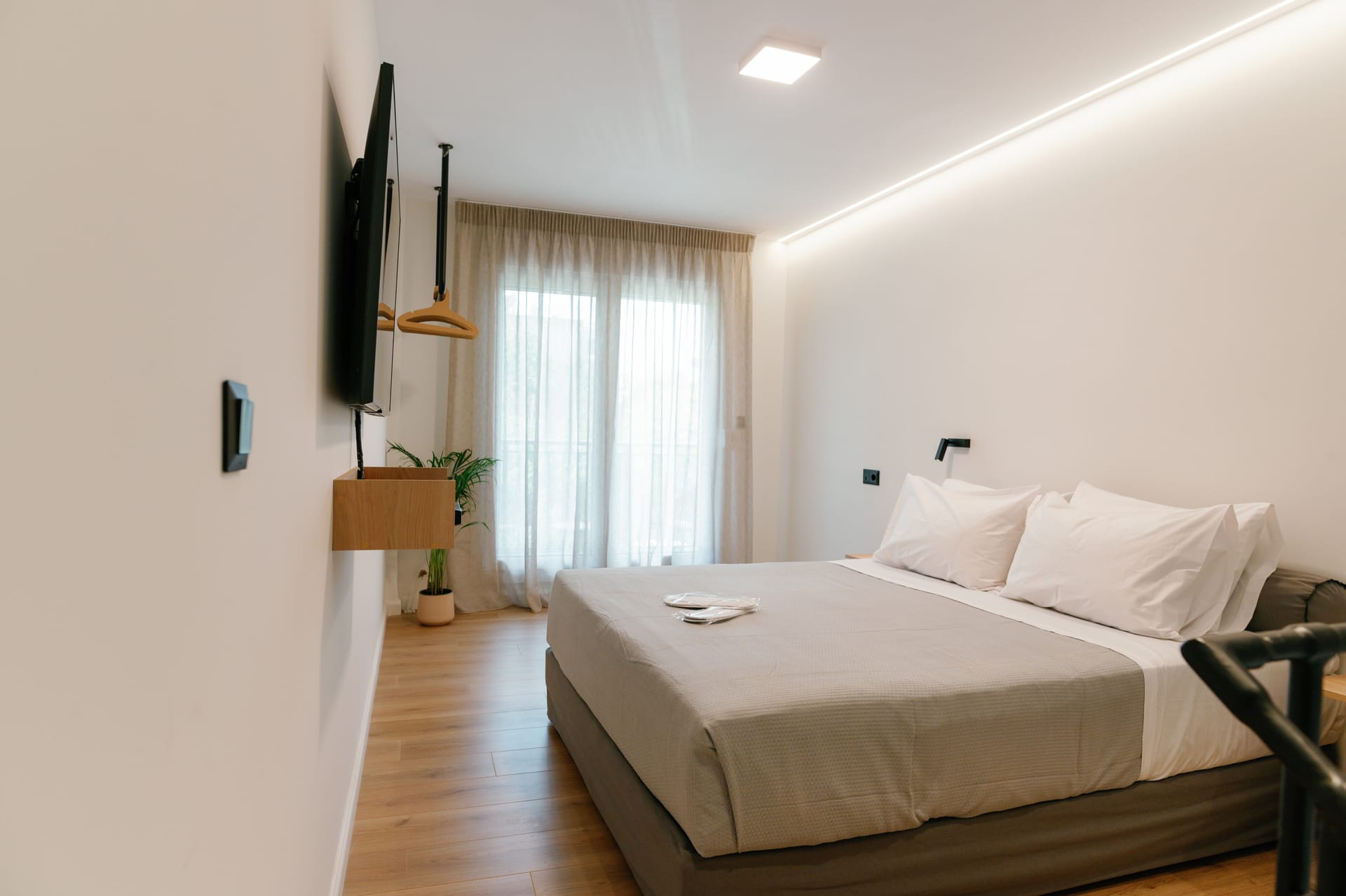 31Doors 2 Bedrooms 2 Bathrooms (up to 4)