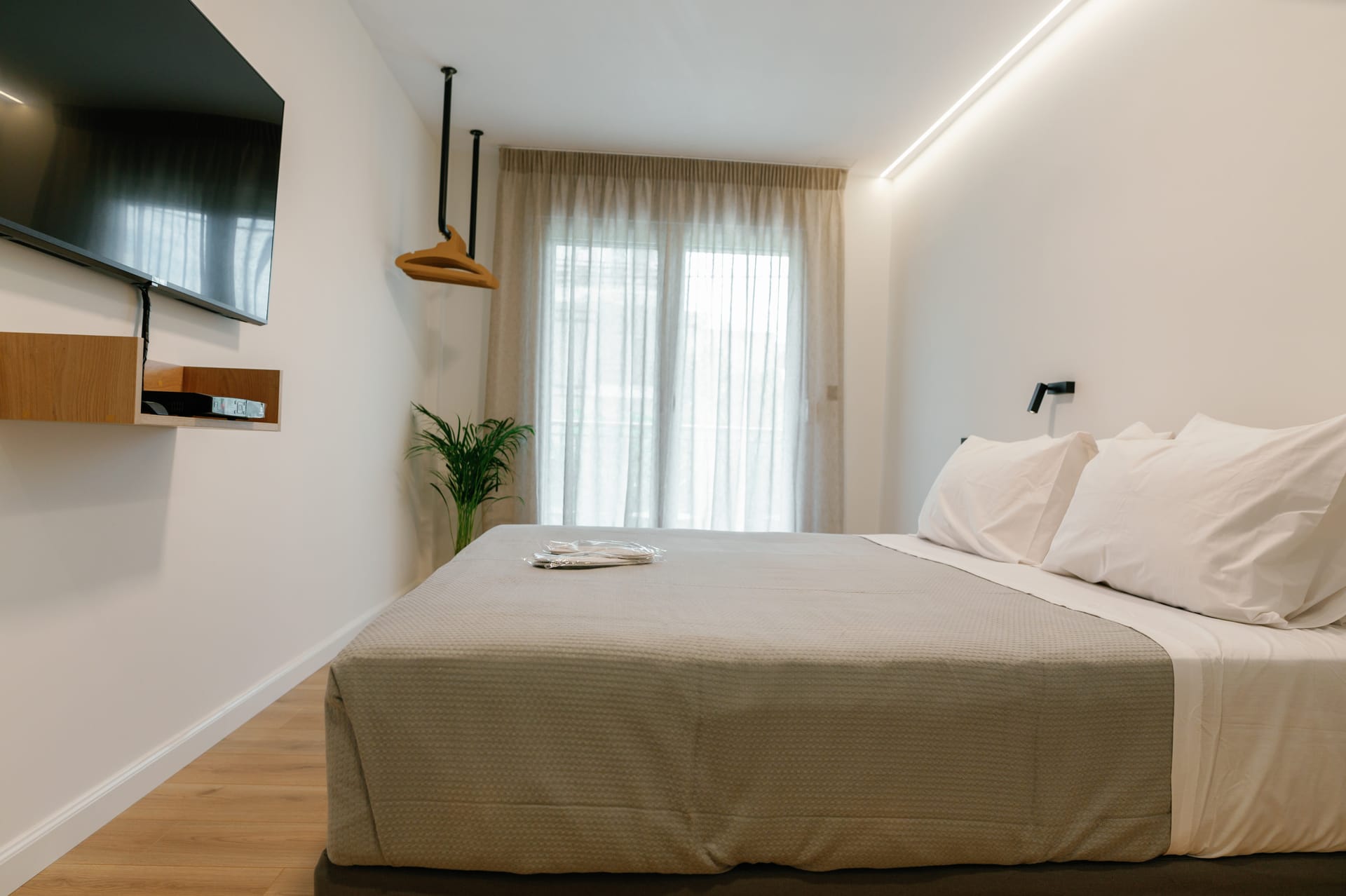 31Doors 2 Bedrooms 2 Bathrooms (up to 4)