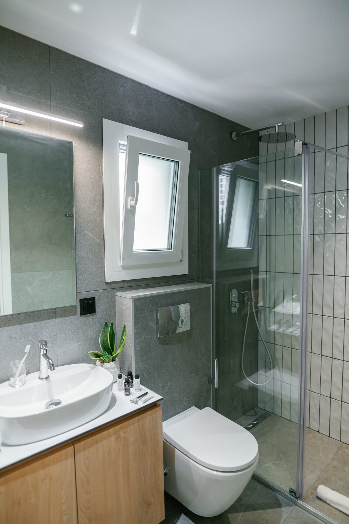 31Doors 2 Bedrooms 2 Bathrooms (up to 4)