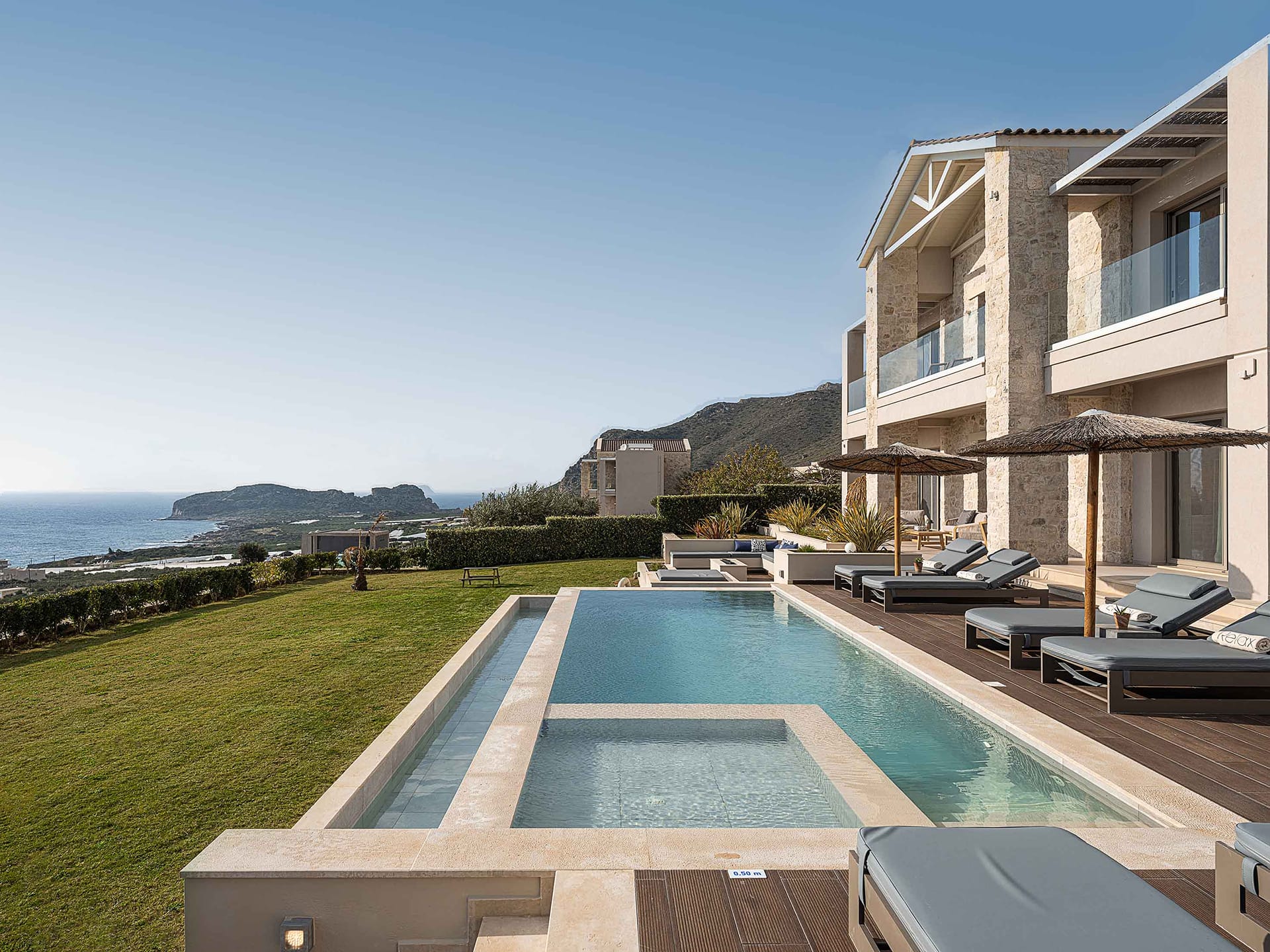 Villa Mare I Free* Heated pool &amp; Infinite blue!