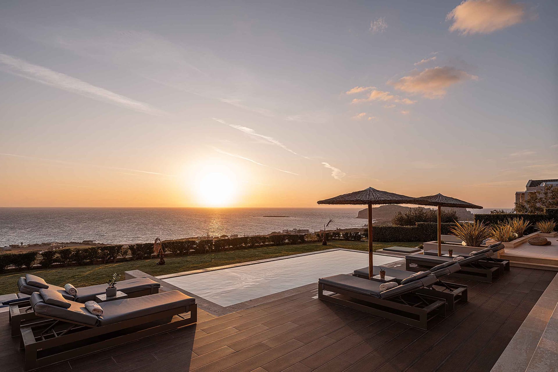 Villa Mare I Free* Heated pool &amp; Infinite blue!