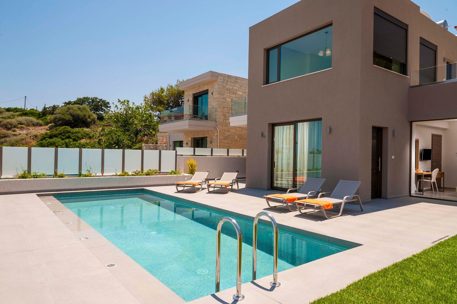 Elvoria Villa II - Luxury close to the Sea