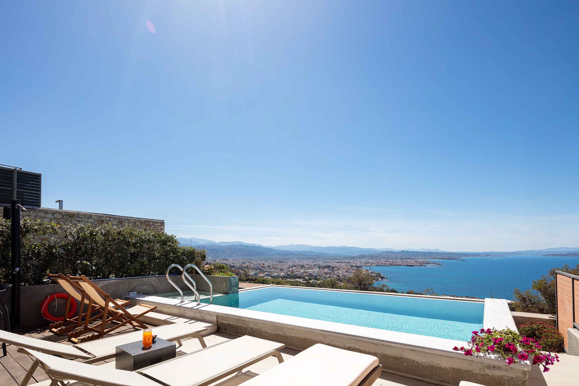 Omnia Villa I - Heated* pool &amp; stunning seaview!