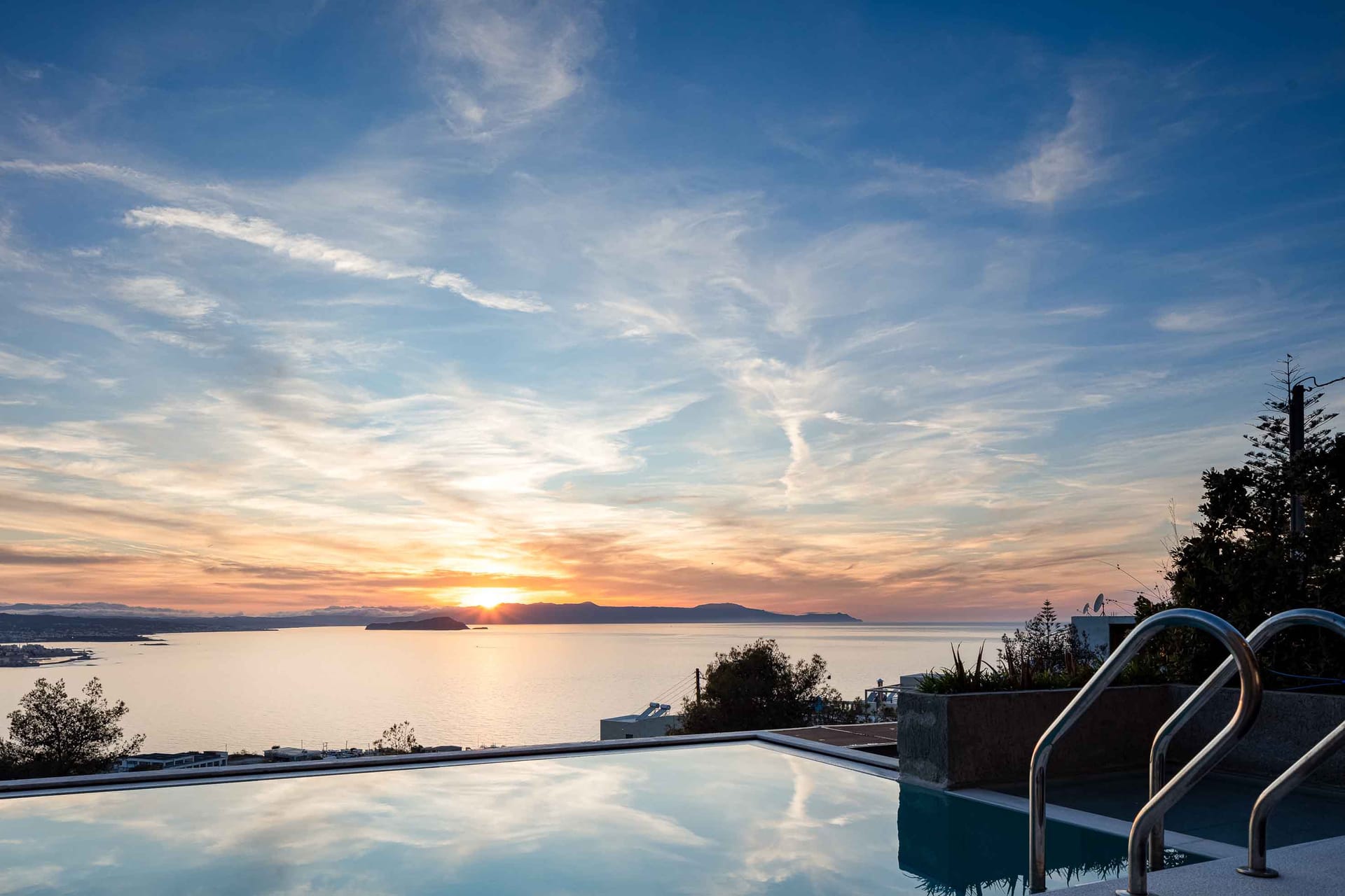 Omnia Villa II - Heated* pool & dazzling seaview!