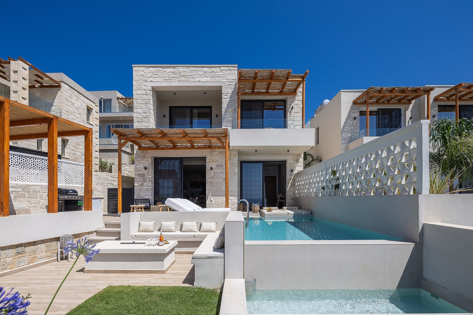 Villa Domenica I Free* heated pool &amp; Seaviews!