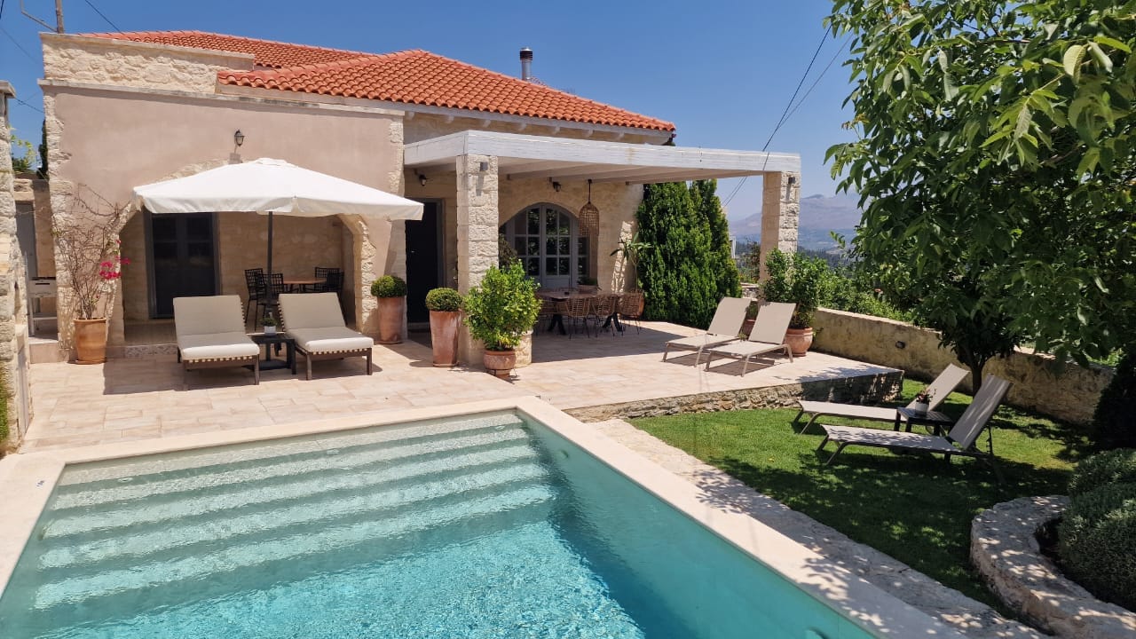 Artemis Apollonas Villa | Luxury Escape with Pool!
