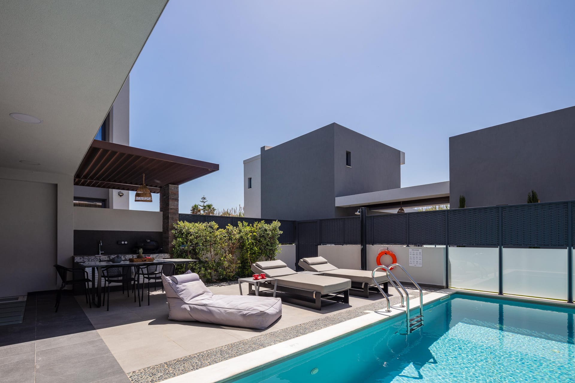 VillAgioi II– 2-BDR Pool Villa Walk to Beach