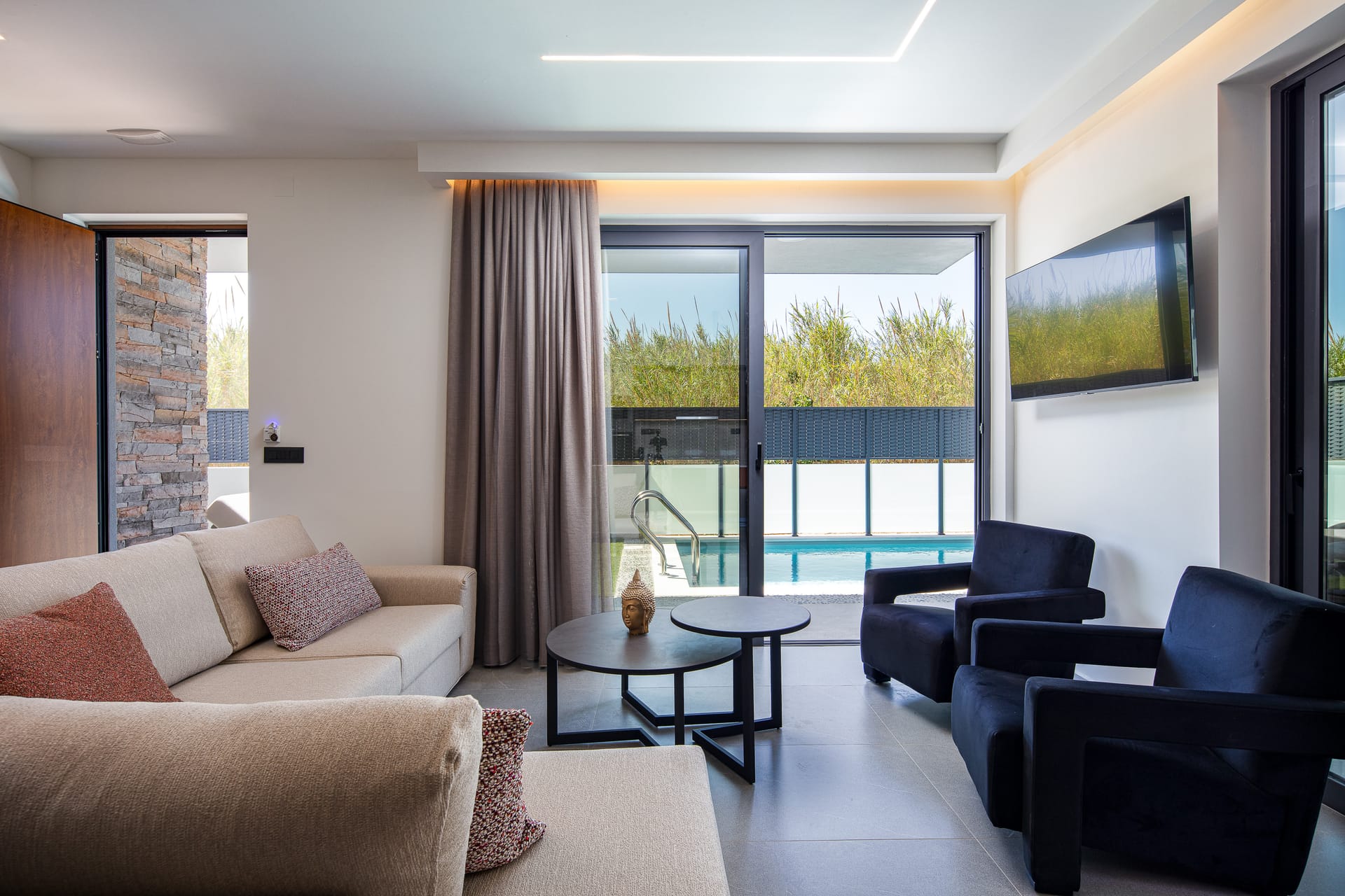 VillaSaints II – Elegant Pool Villa Near Beach