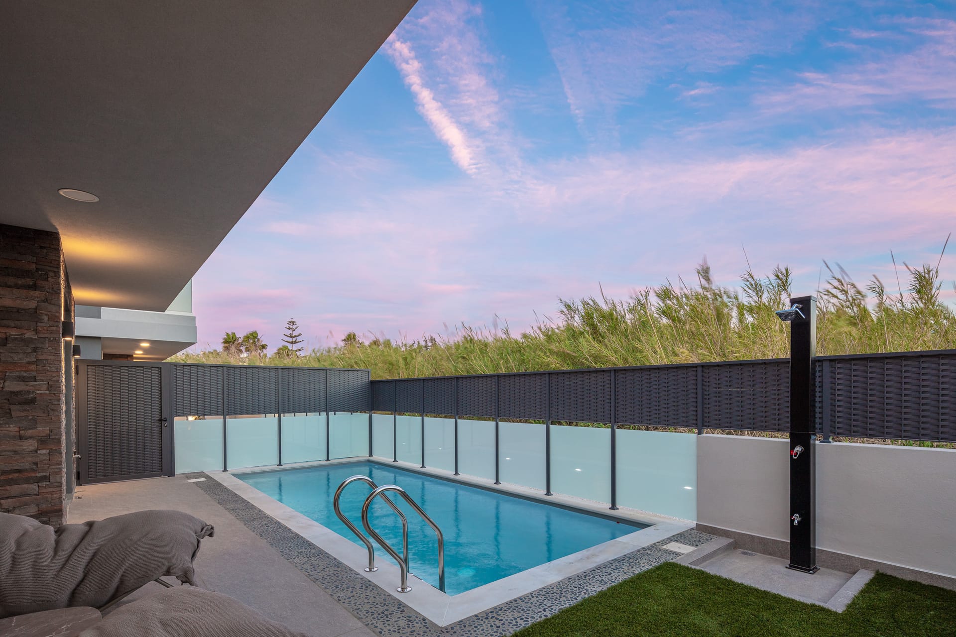 VillaSaints-Two Pool villas Walk to Beach BBQ