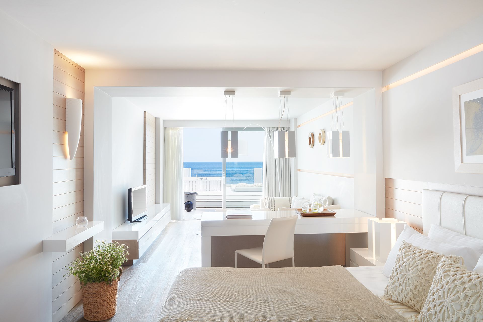 Beachfront Executive Junior Suite with Sea View - Outdoor Jacuzzi