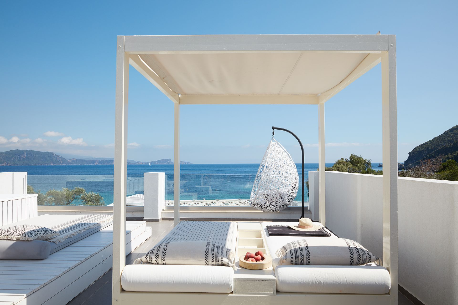 Beachfront Executive Junior Suite with Sea View - Outdoor Jacuzzi