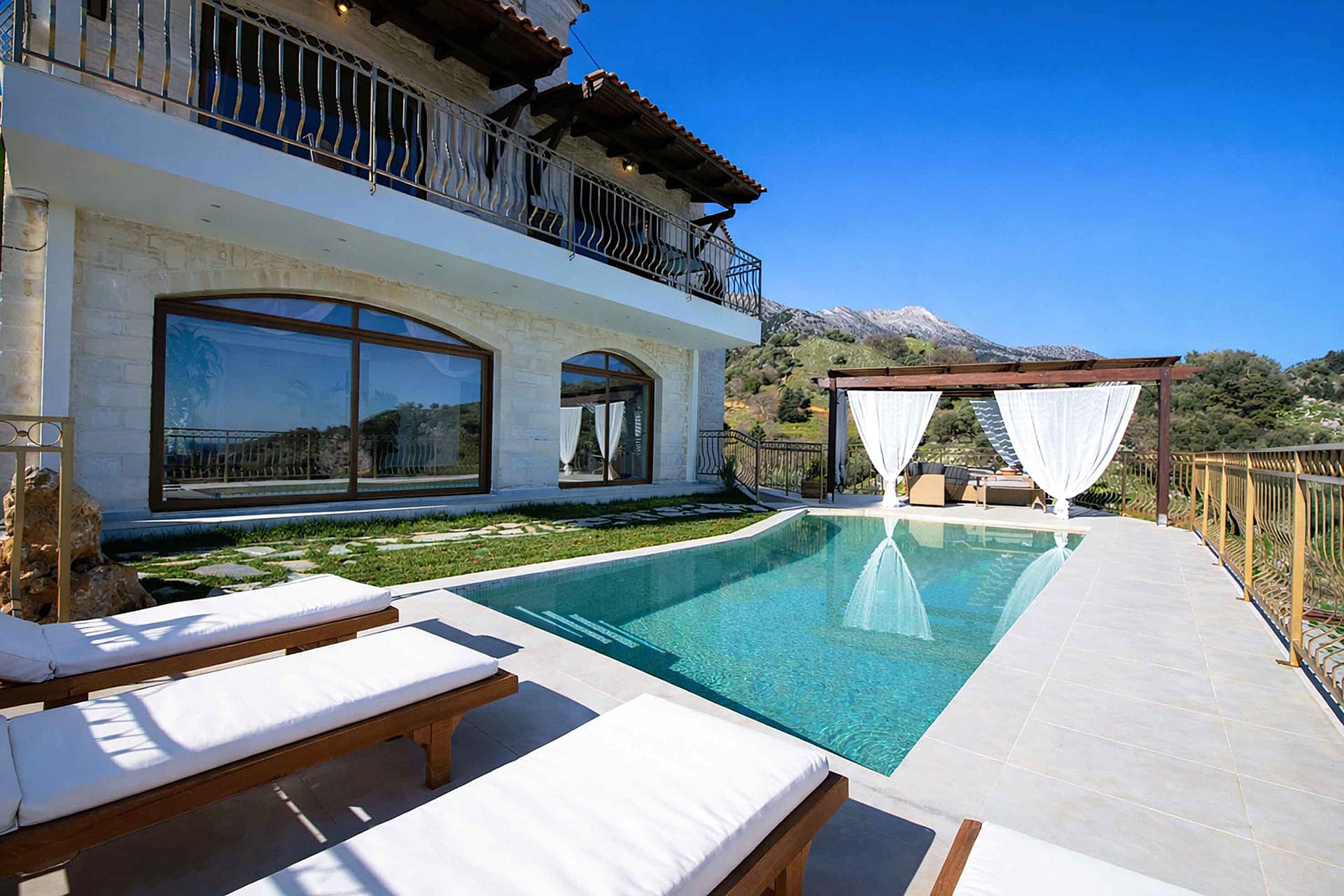 Geroulios Kastro Villa II - Heated* Pool & Jacuzzi