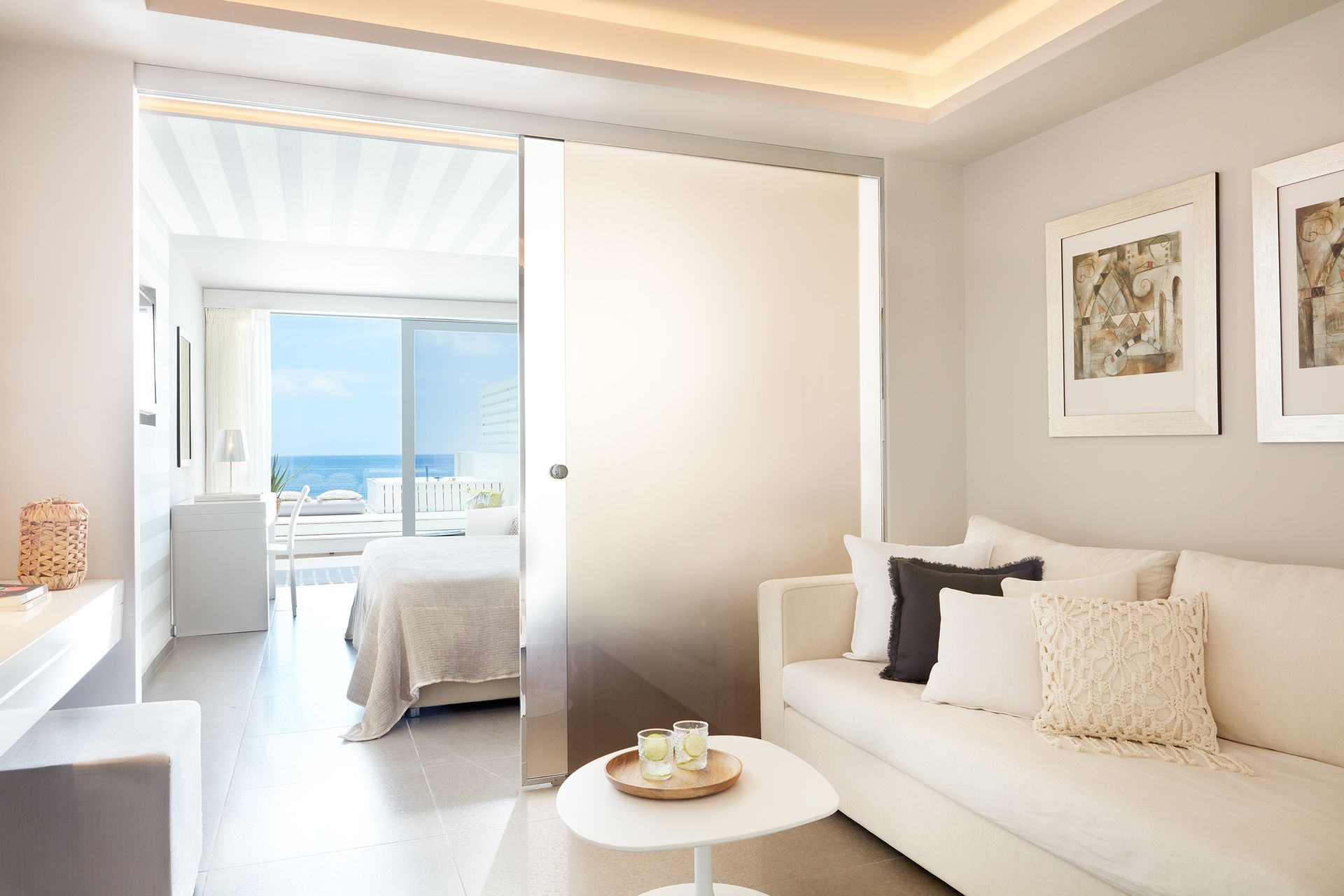 Beachfront Deluxe Junior Suite with Sea View - Outdoor Jacuzzi