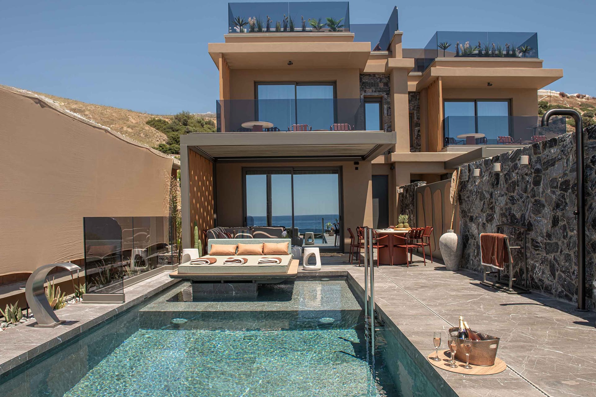 Lapis Nera Villa I - Beachfront & Free*Heated Pool