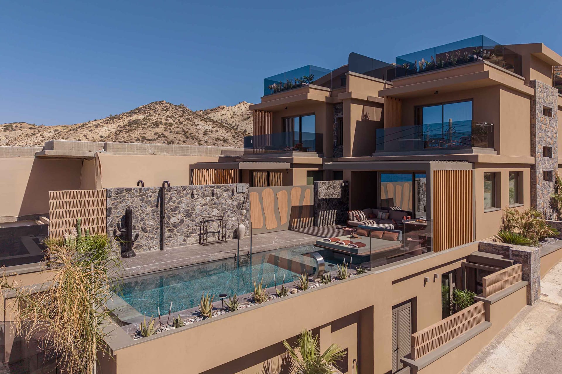Lapis Nera Villa II - Beachfront & Free*Heated Pool