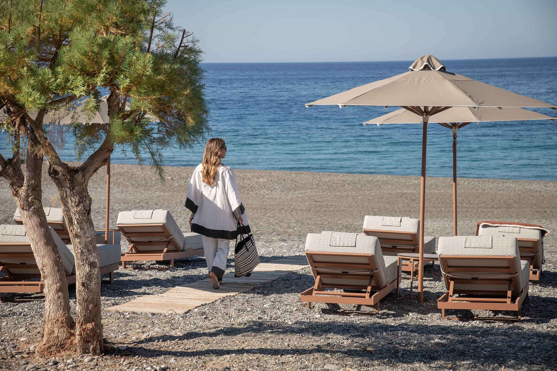 Lapis Nera Villa II - Beachfront & Free*Heated Pool
