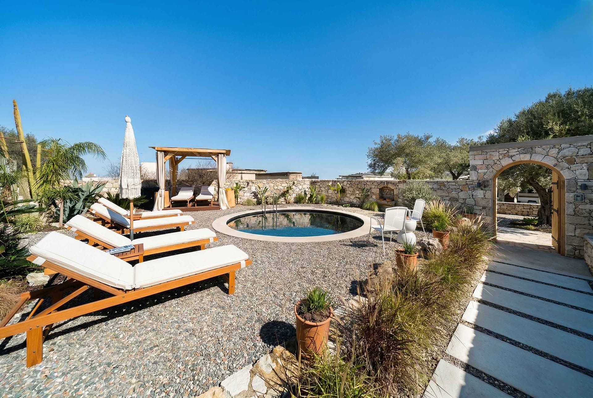 SunKeramos Retreat -Free*Heated Pool Private Villa