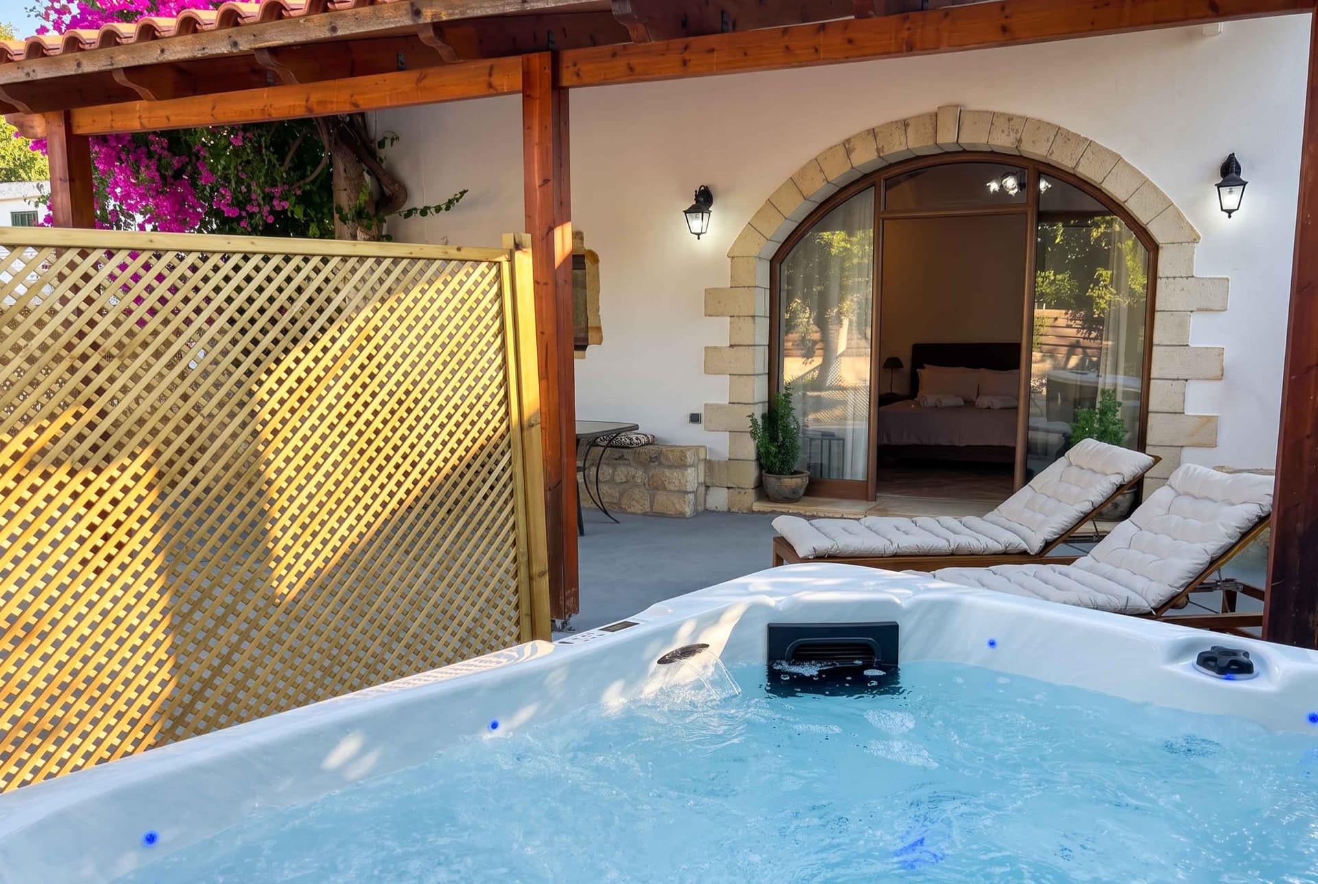 Despina Jacuzzi Studio - Walk to Lake Kournas
