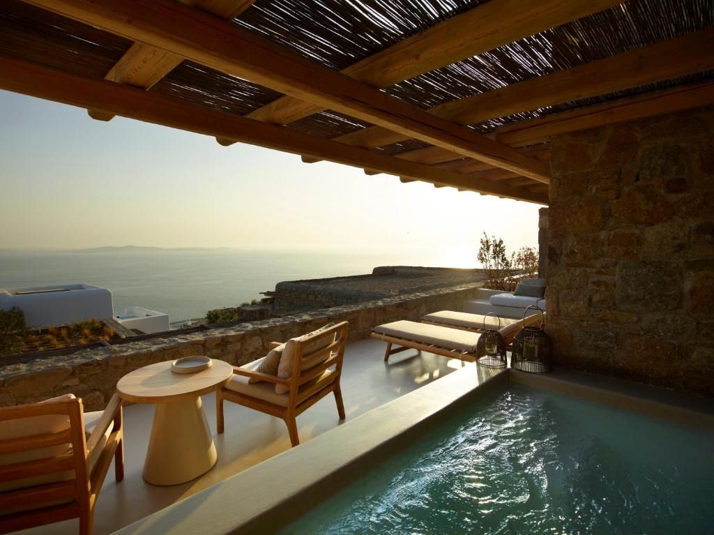 Signature Suite Sea View Pool